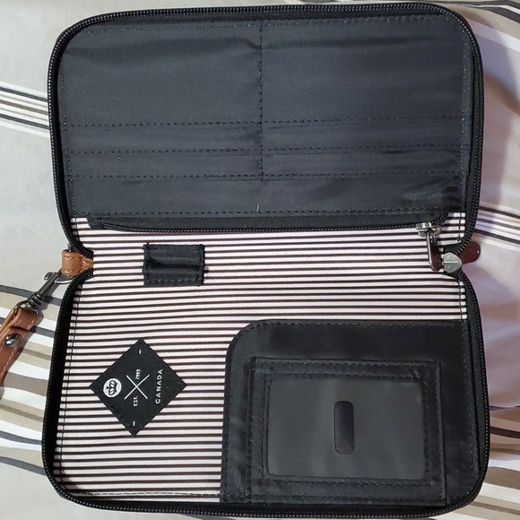 NWOT PKG Travel Clutch Wallet (Victoria) - Picture 3 of 4